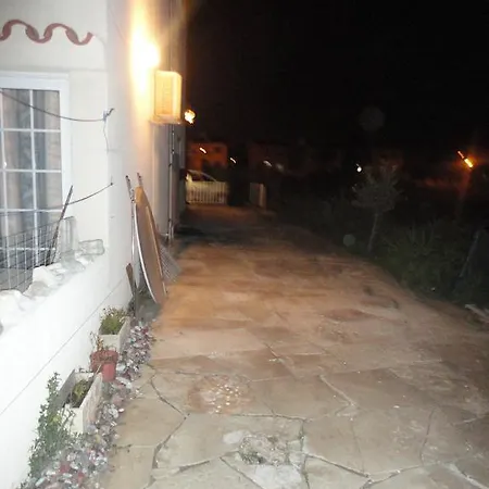 펜션 Andriana House